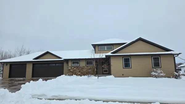576 Trail Ridge Ln, Plymouth, WI 53073