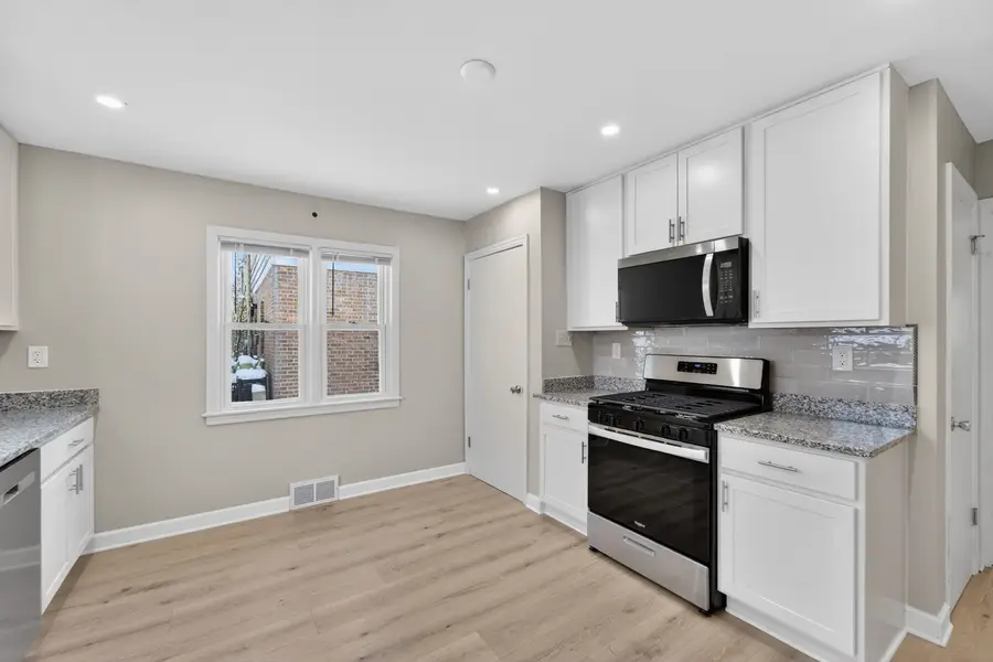 2822 S 48th St, Milwaukee, WI 53219 - Image #2