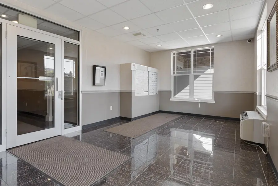 6995 S Riverwood Blvd, Franklin, WI 53132 - Image #2