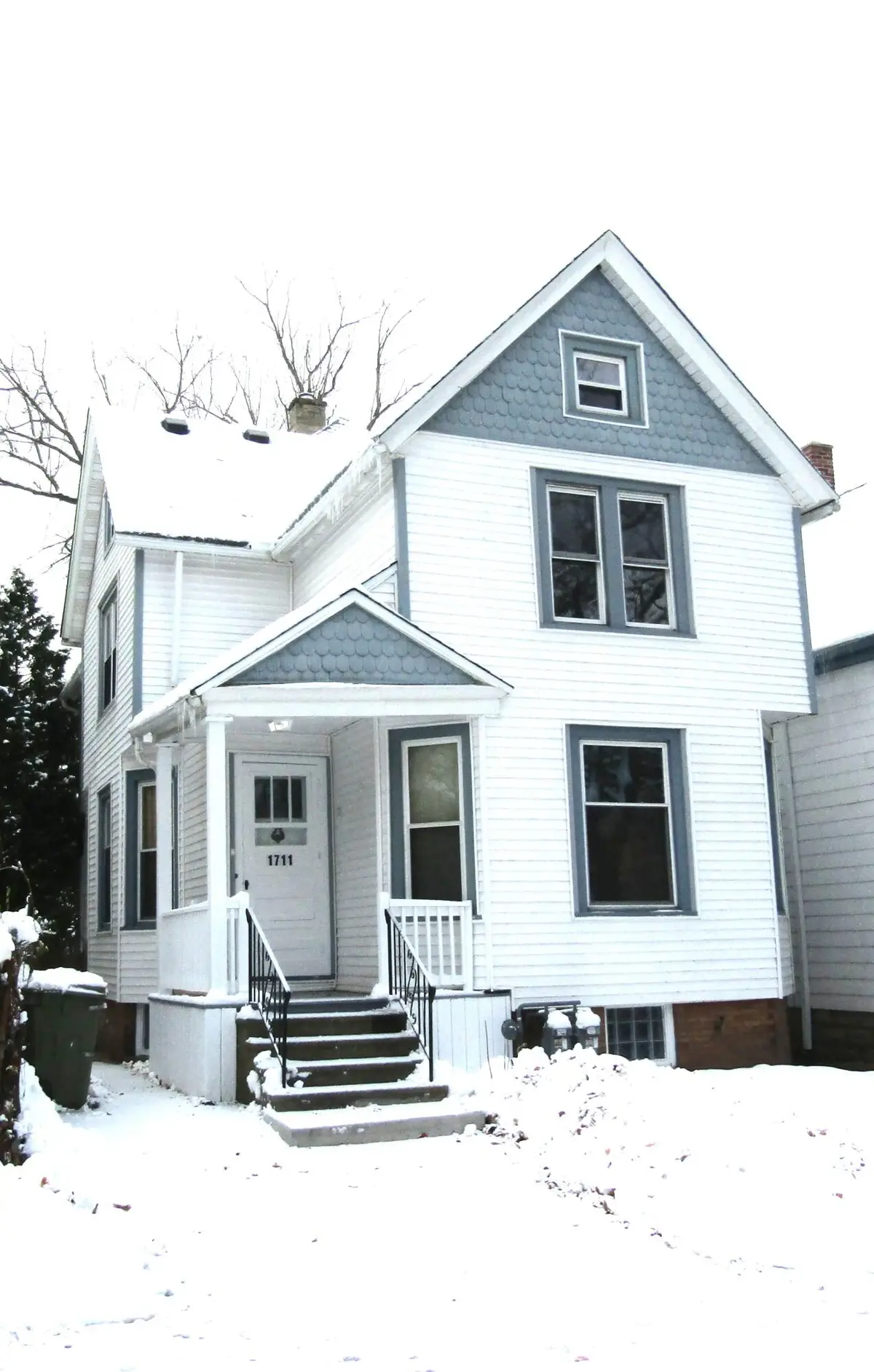 1711 E Belleview Pl, Milwaukee, WI 53211 - Image #1