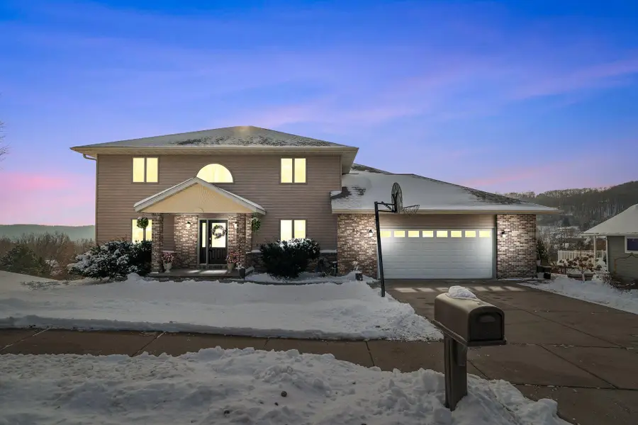 203 Eagles Bluff Rd, La Crescent, MN 55947 - Image #2