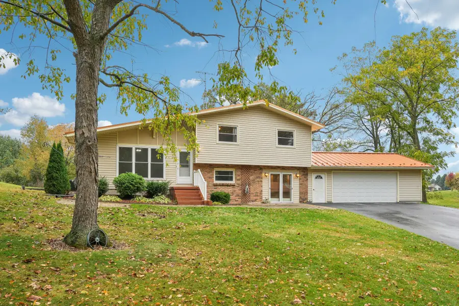 N7427 Hillendale Pkwy, Beaver Dam, WI 53916 - Image #2