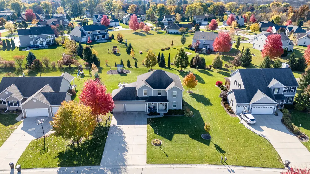 N42W22833 Beacon Ct, Pewaukee, WI 53072 - Image #1