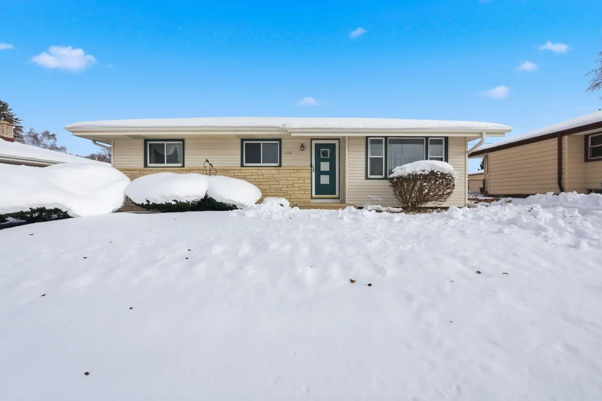 6026 S Pennsylvania Ave, Cudahy, WI 53110 - #1