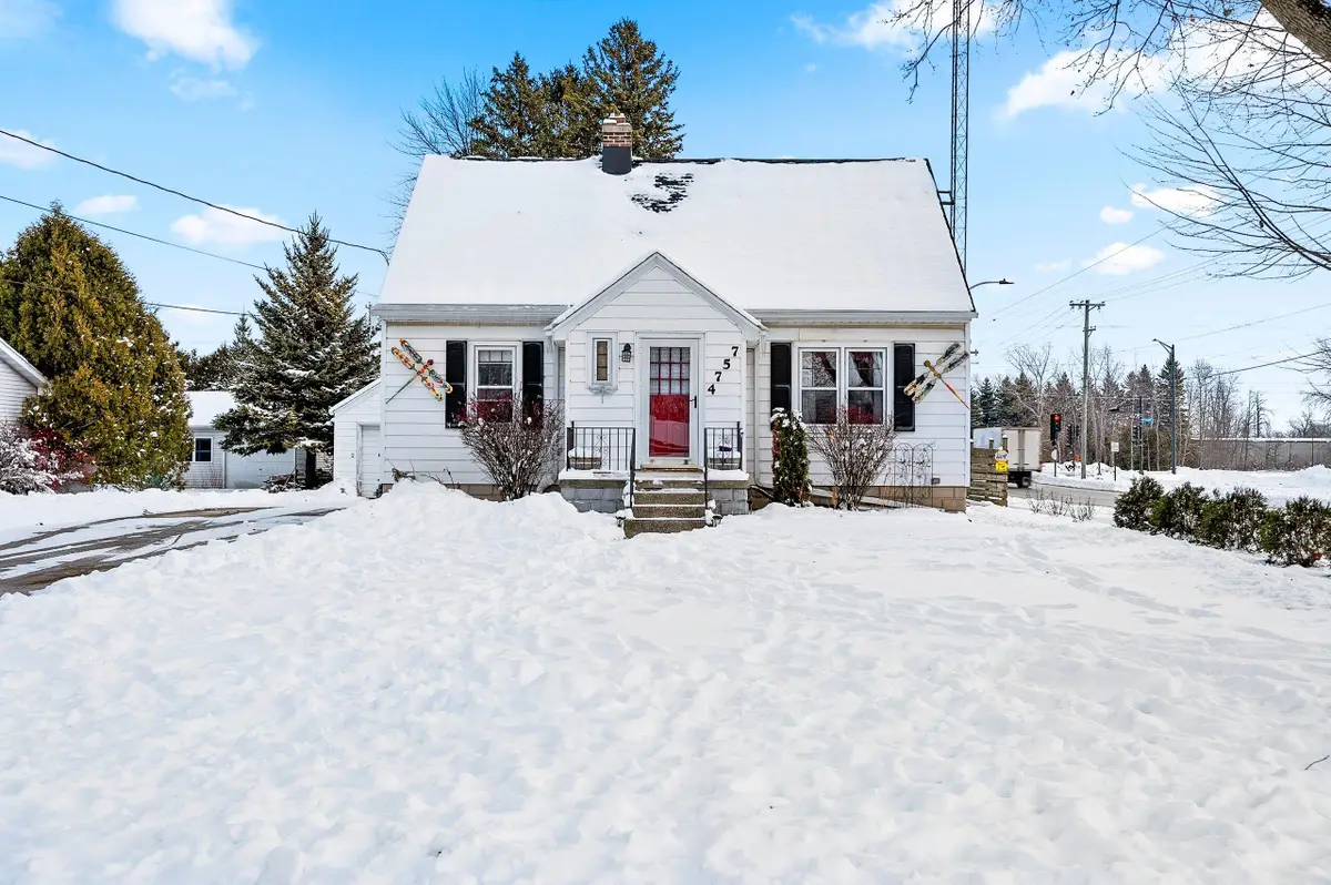 4757 Vista Rd, Manitowoc, WI 54220 - Image #1