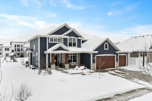 W47N849 Bobolink Ave, Cedarburg, WI 53012