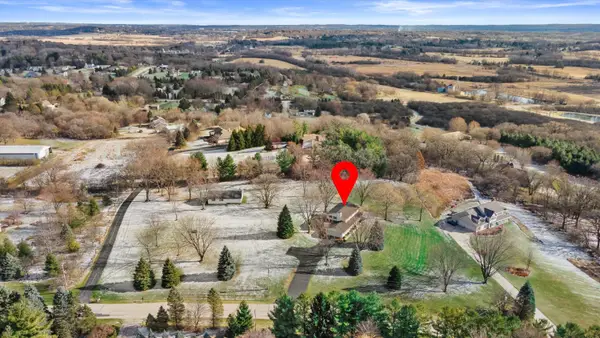 W300S3280 Snowdon Dr, Genesee, WI 53189