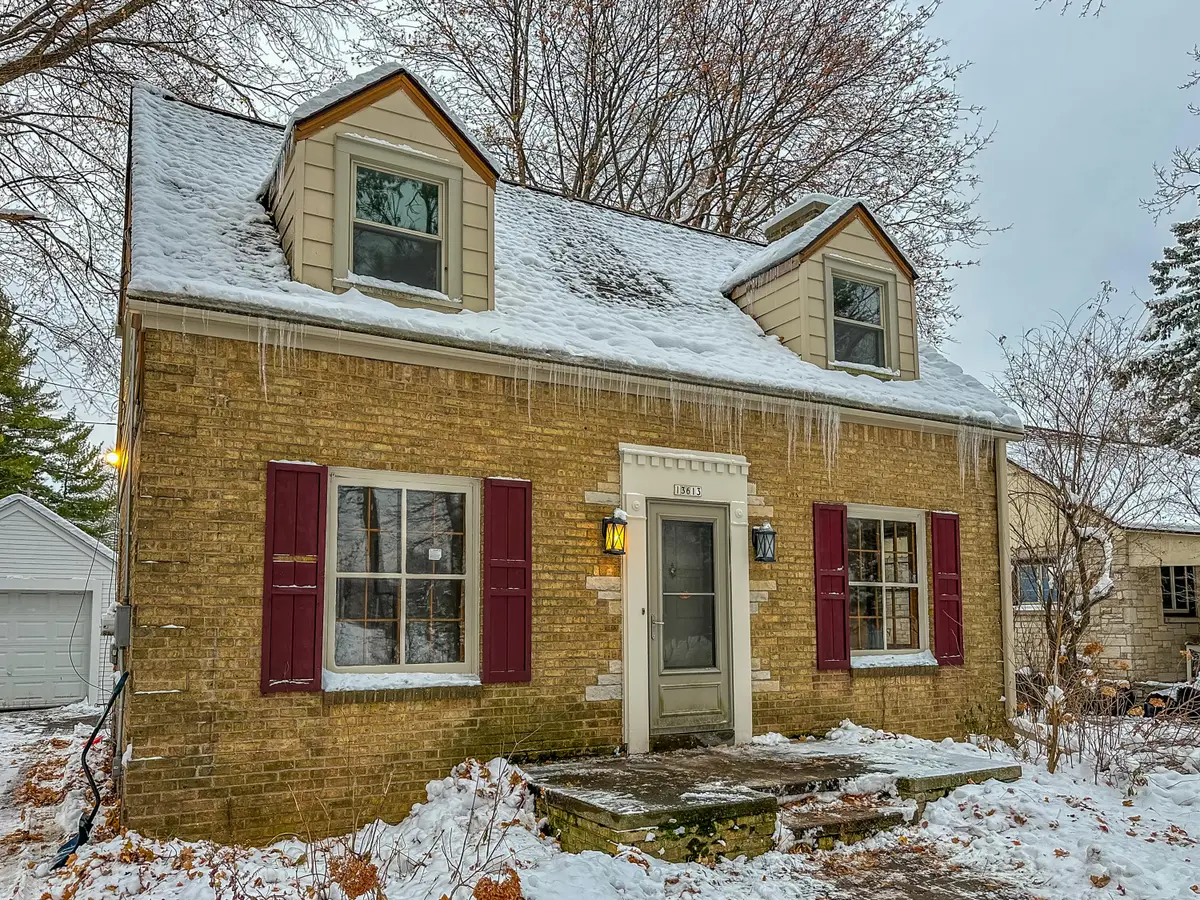 13613 W Prospect Pl, New Berlin, WI 53151 - Image #1