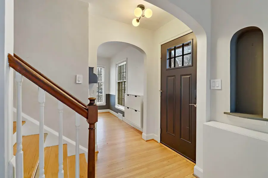 438 Shoreland Dr, Racine, WI 53402 - Image #2