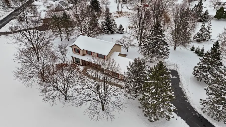 S14W31855 High Meadow Ln, Genesee, WI 53018 - Image #2