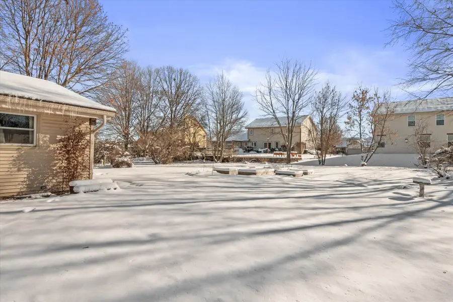 7743 W Plainsview Dr, Franklin, WI 53132 - Image #3