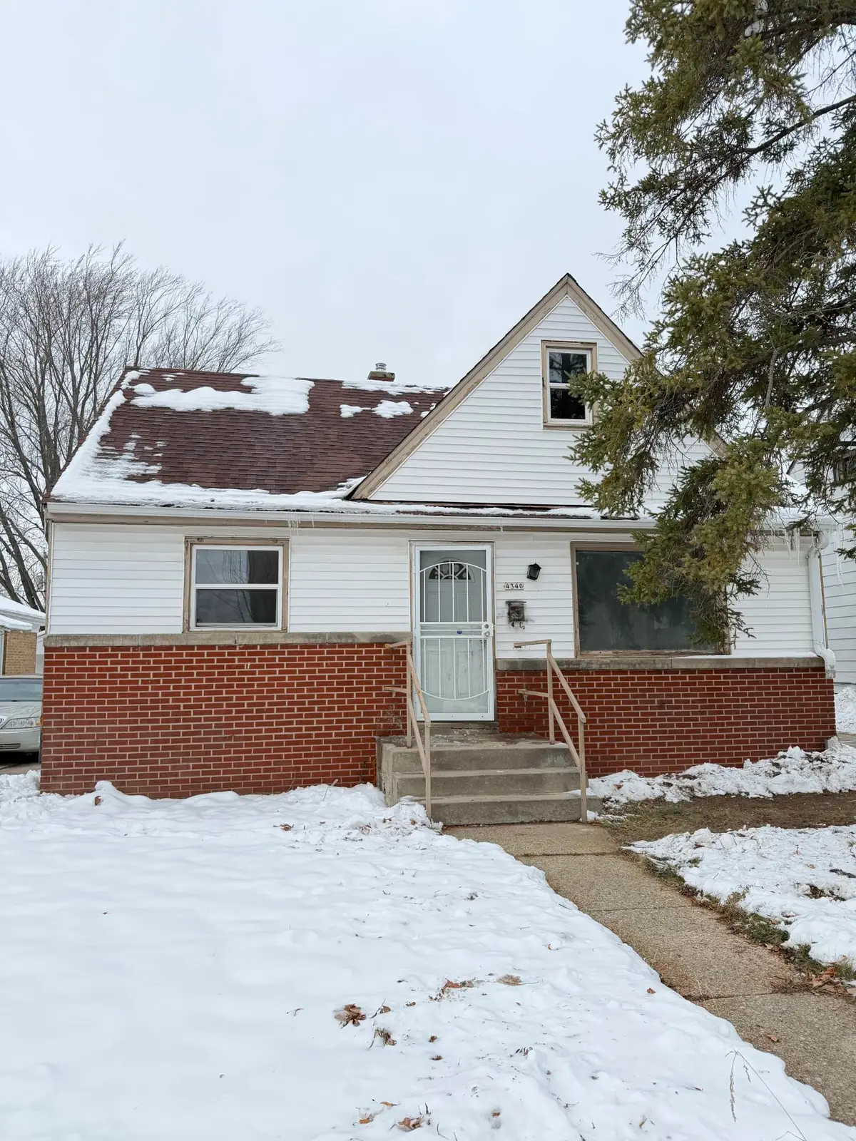 4340 W Eggert Pl, Milwaukee, WI 53218 - Image #1
