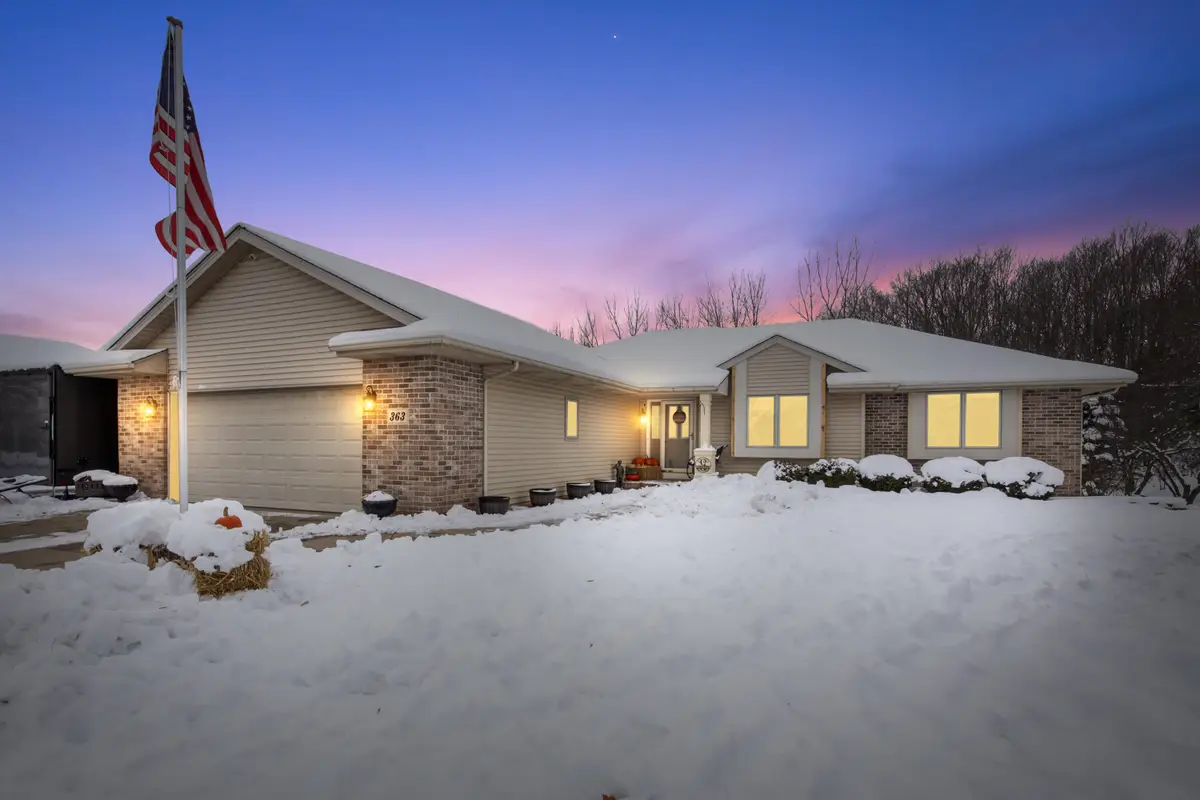 363 Hickory Dr, Fredonia, WI 53021 - Image #1