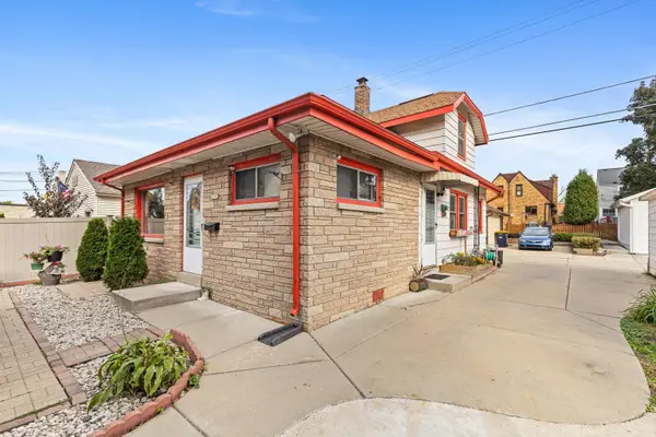 2352 S 79th St, West Allis, WI 53219