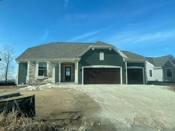 W251N2399 Valleyview Cir, Pewaukee, WI 53072