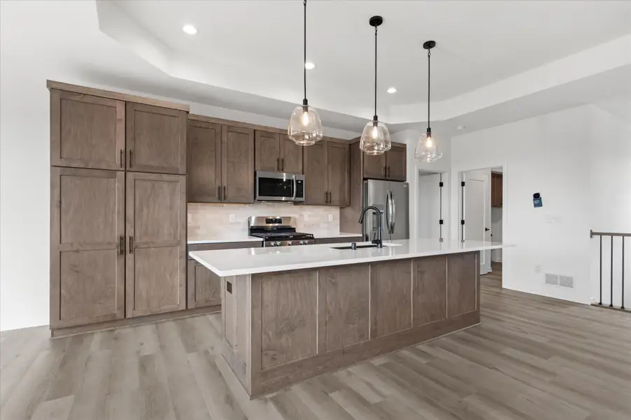 W251N2413 Valleyview Cir, Pewaukee, WI 53072 - #2