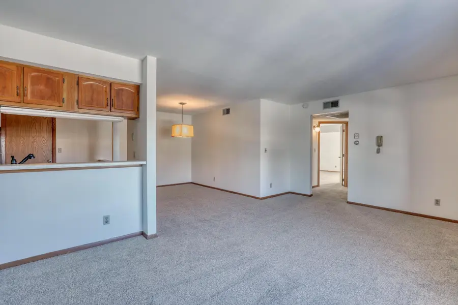 W176N9734 Riversbend Cir E, Germantown, WI 53022 - Image #3