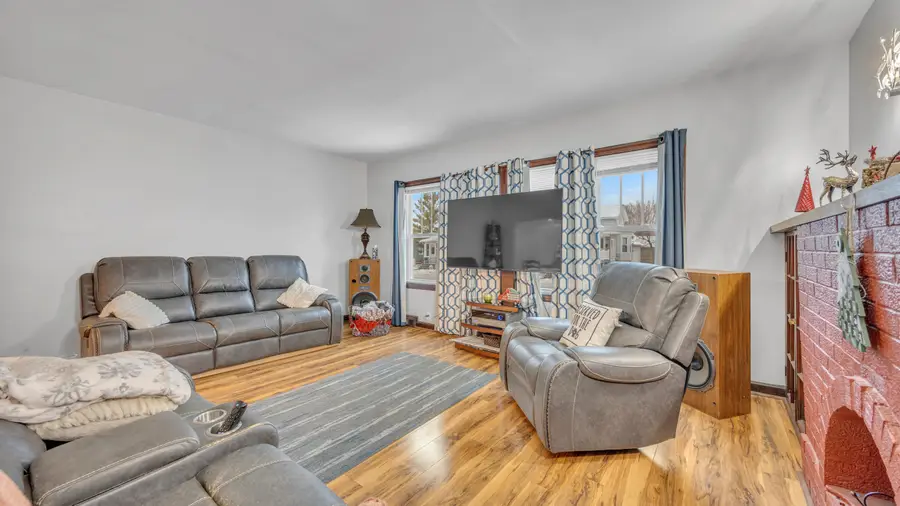 666 W 9th Ave, Oshkosh, WI 54902 - Image #3