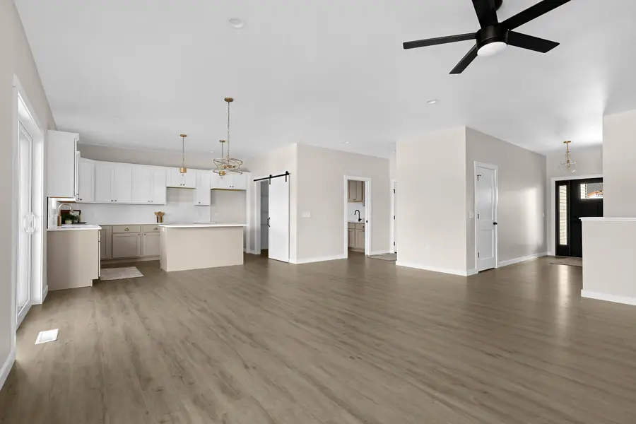 633 Lewis Ct, Holmen, WI 54636 - #3