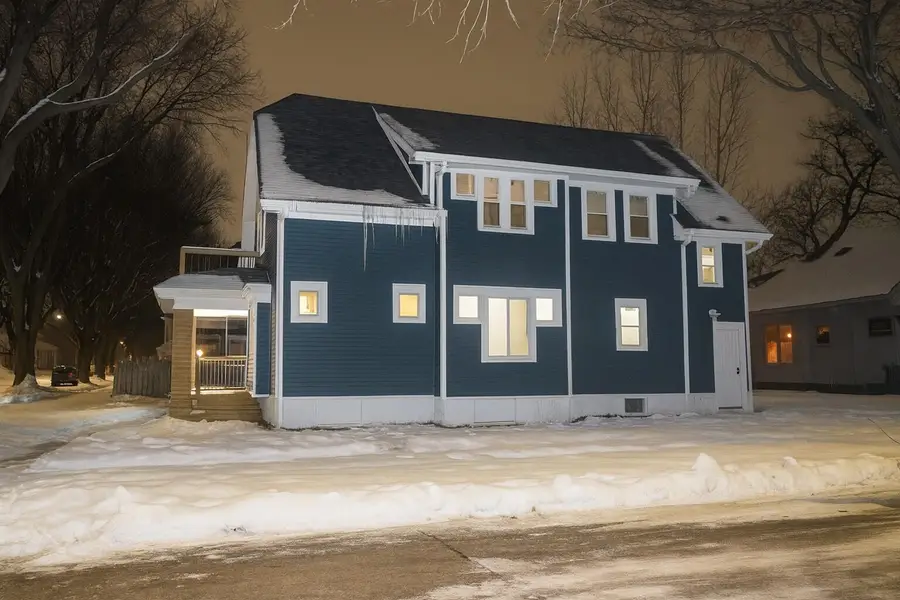 402 W Melvina St, Milwaukee, WI 53212 - Image #2