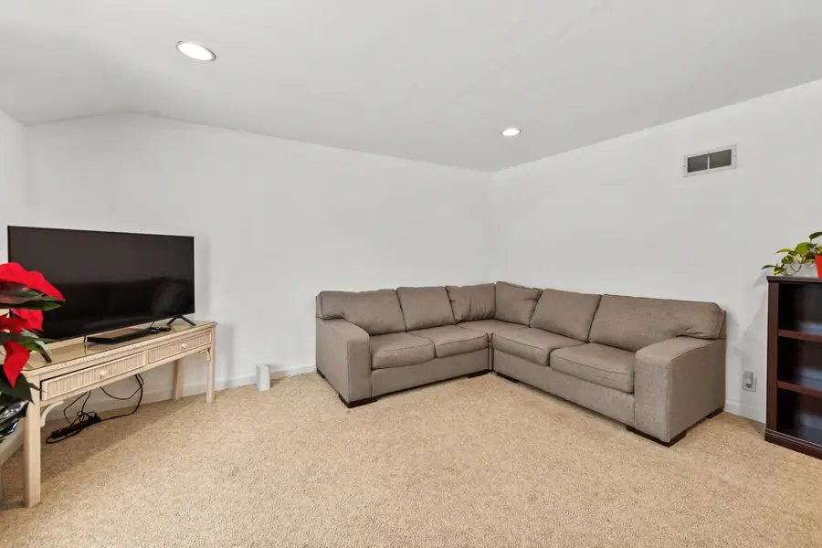 412 E Spooner Rd, Fox Point, WI 53217 - Image #3