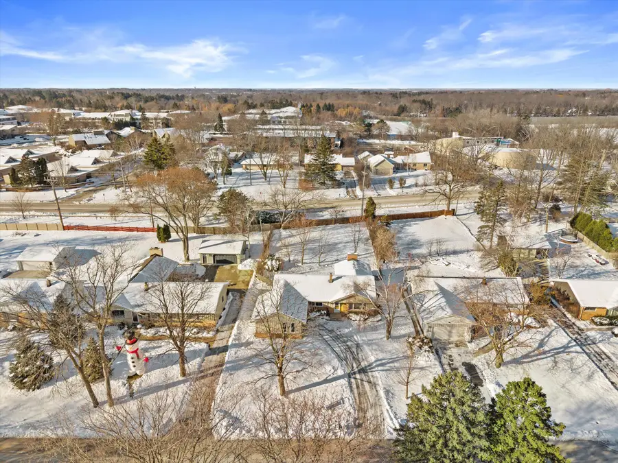 8155 N Mohawk Rd, Fox Point, WI 53217 - Image #3