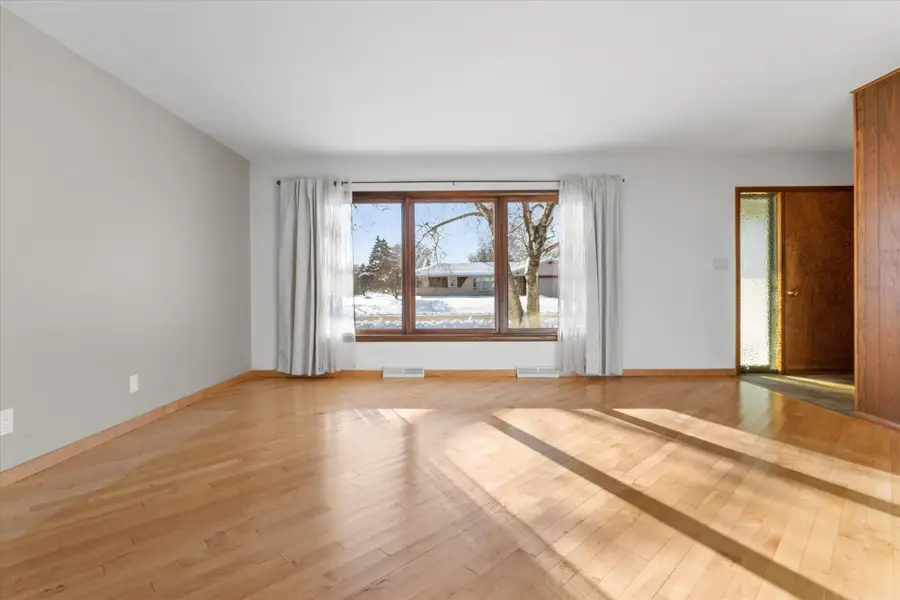 5502 W Silverleaf Ln, Brown Deer, WI 53223 - Image #2