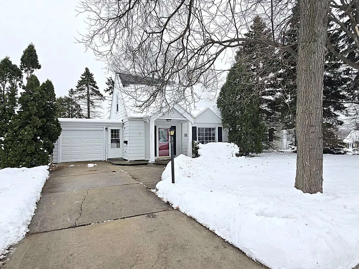 3656 S 46th Pl, Greenfield, WI 53220 - Image #1