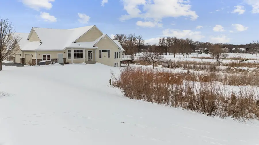 4015 S Fohr Dr, New Berlin, WI 53151 - Image #2