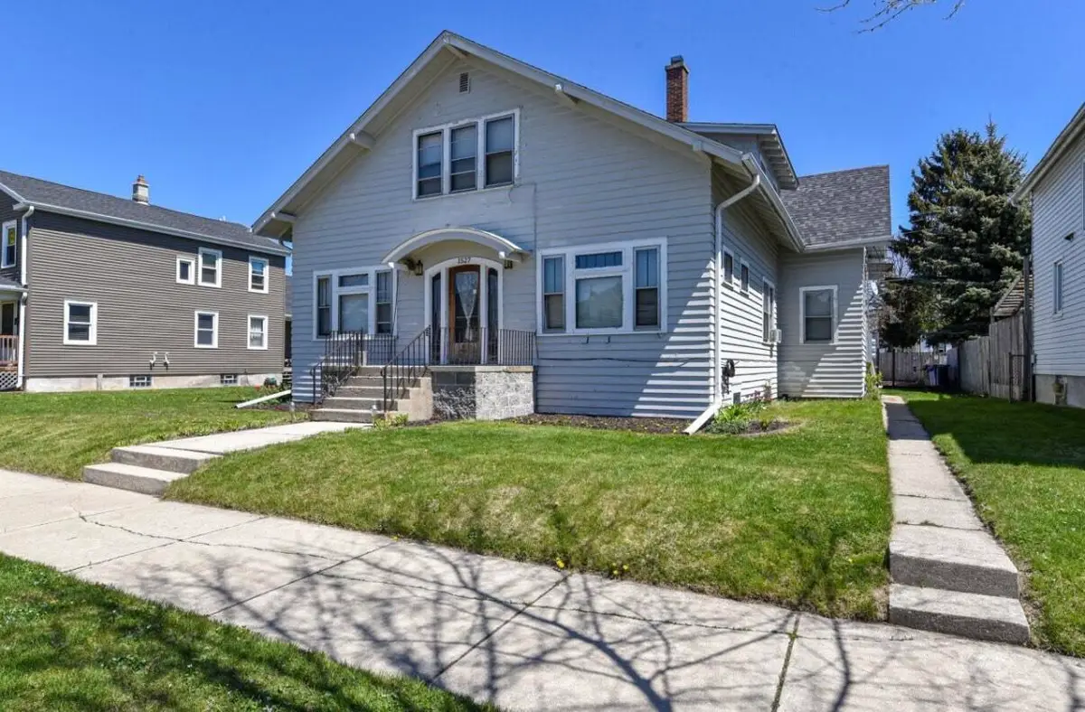 1527 Hayes Ave, Racine, WI 53405 - Image #1