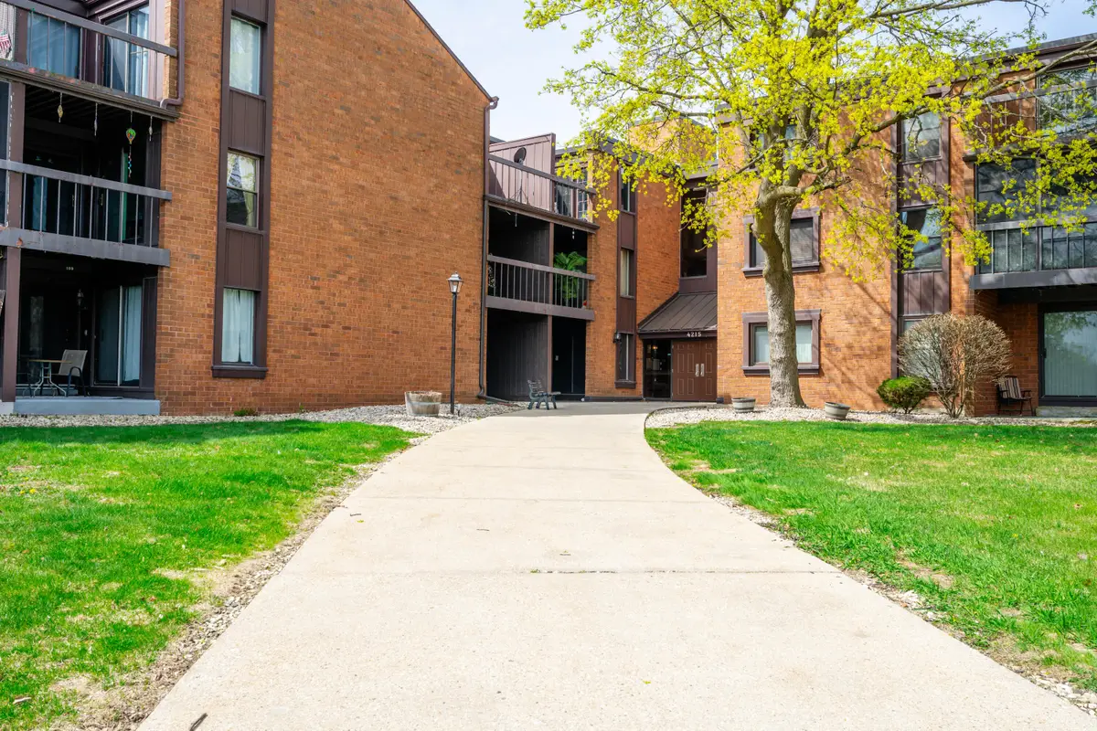 4215 N 100th St, Milwaukee, WI 53222 - Image #1