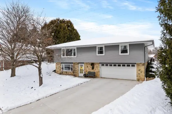 500 Deer Pass Rd, Saukville, WI 53080