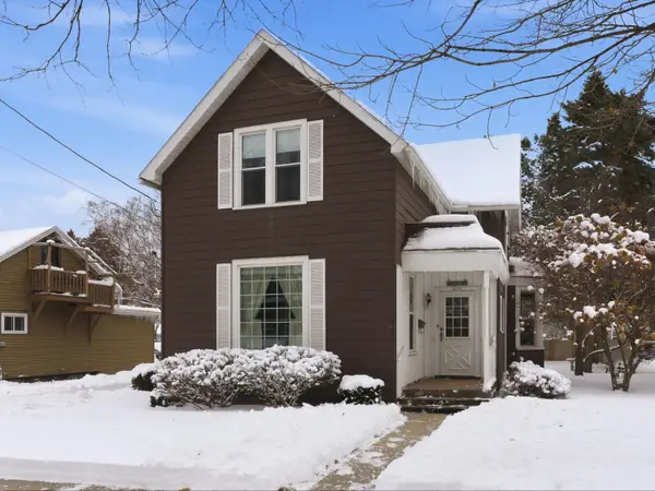 617 N 7th St, Manitowoc, WI 54220