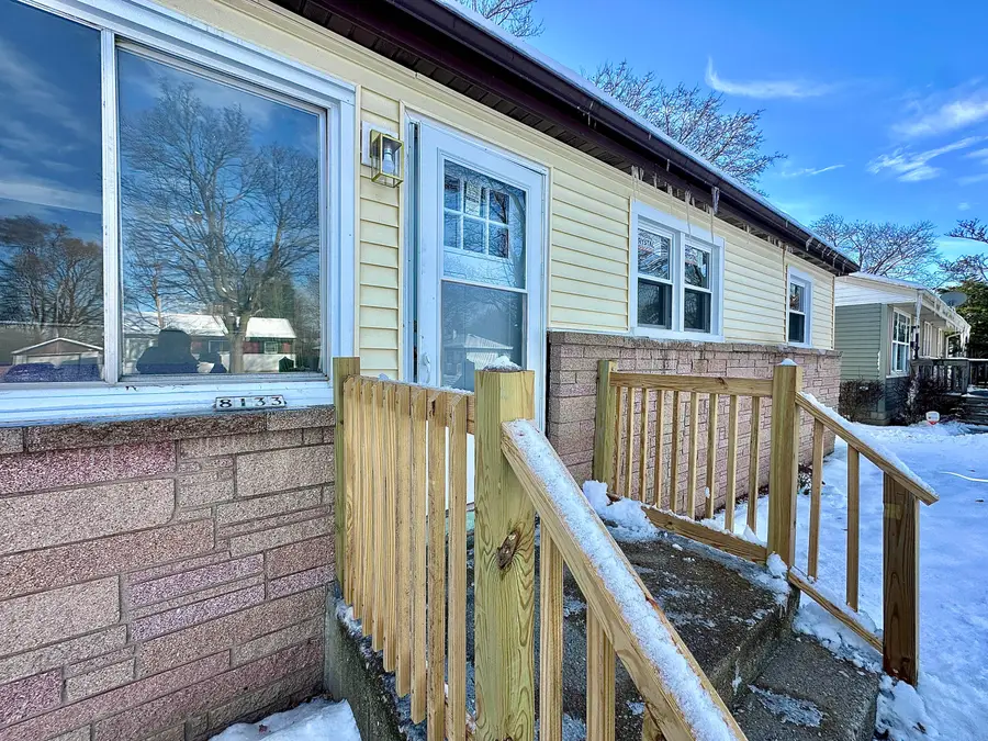 8133 W Glen Ave, Milwaukee, WI 53218 - Image #2