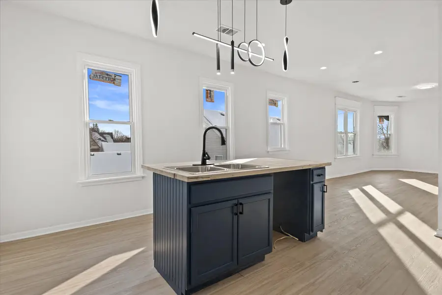 2622 W Vine St, Milwaukee, WI 53205 - Image #2