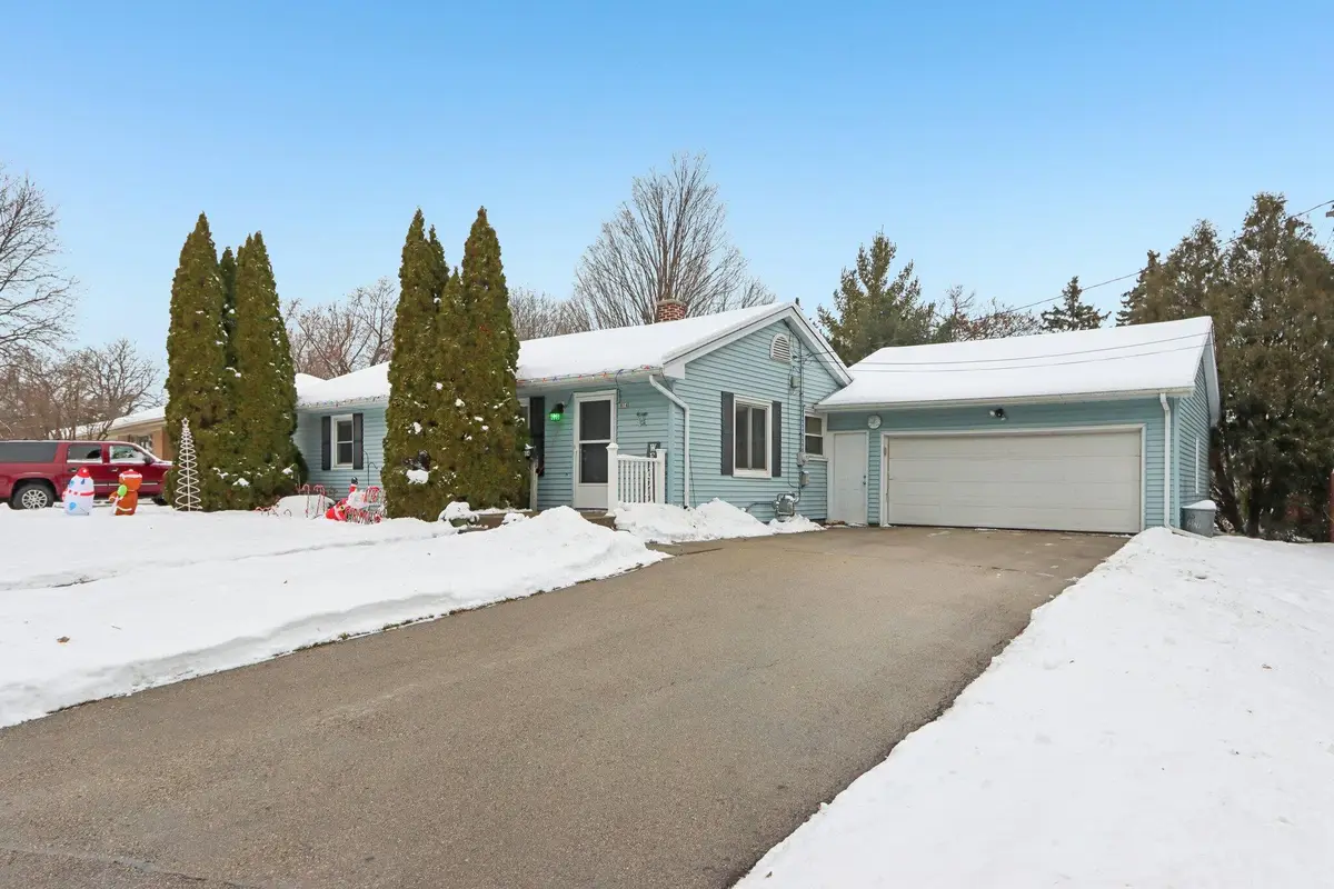 614 Lemira Ave, Waukesha, WI 53188 - Image #1