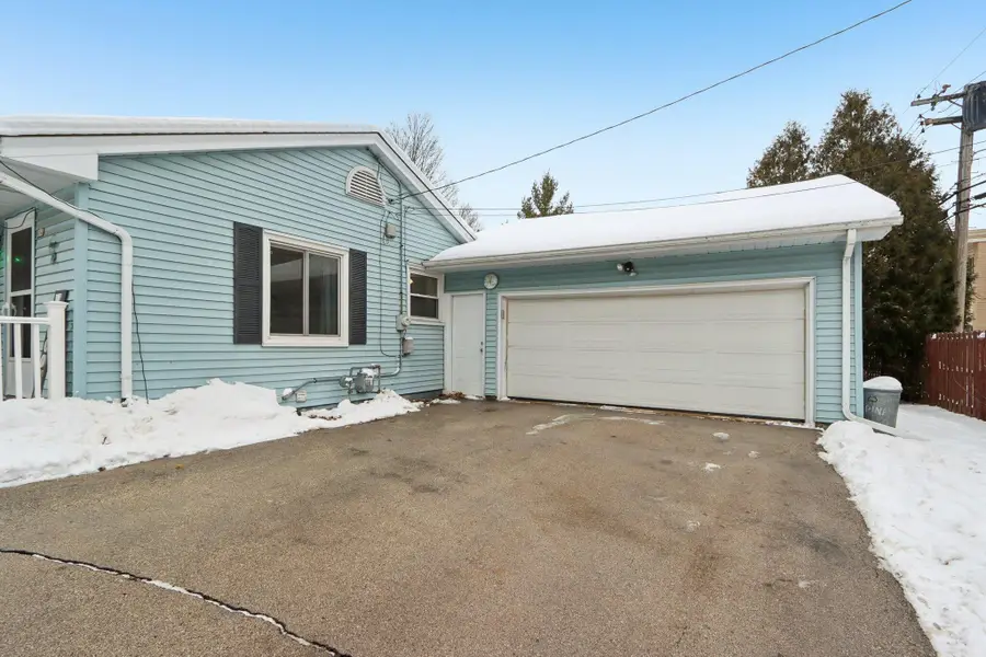 614 Lemira Ave, Waukesha, WI 53188 - Image #2