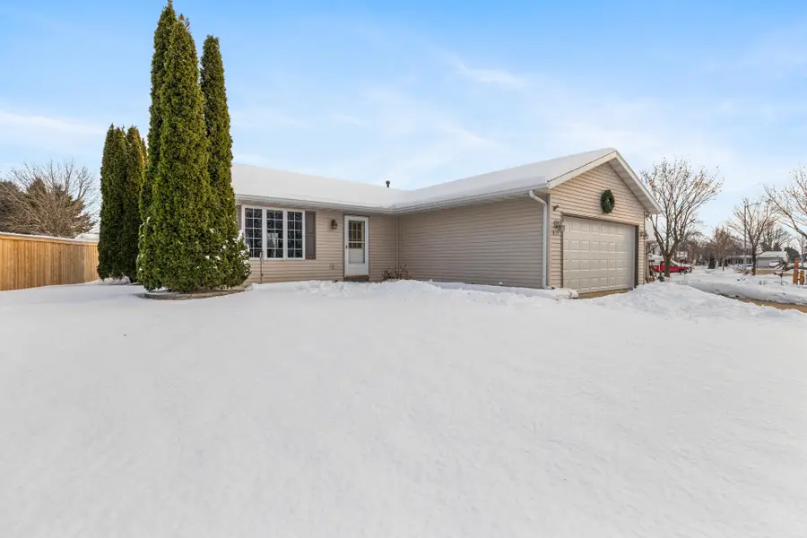 1580 Foxtail Dr, Hartford, WI 53027 - Image #2