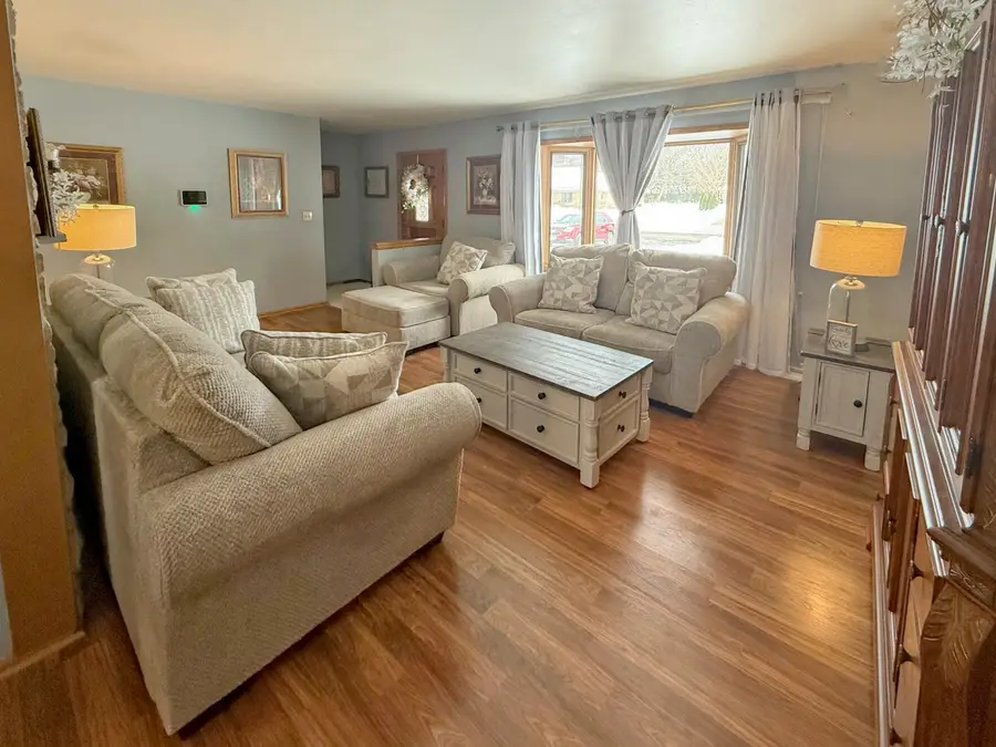 W154N10077 Moonlite Dr, Germantown, WI 53022 - Image #3