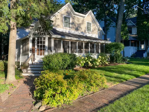 776 S Lakeshore Dr, Fontana, WI 53125