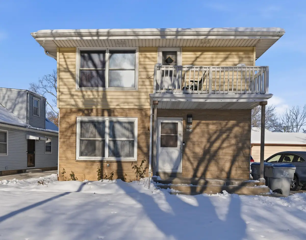 6654 W Costance Ave, Milwaukee, WI 53218 - Image #1