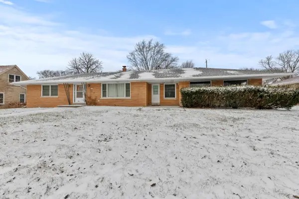1922 W Mill Rd, Glendale, WI 53209