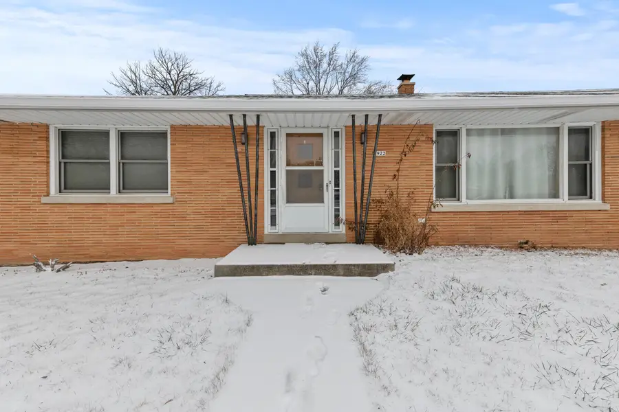 1922 W Mill Rd, Glendale, WI 53209 - Image #2
