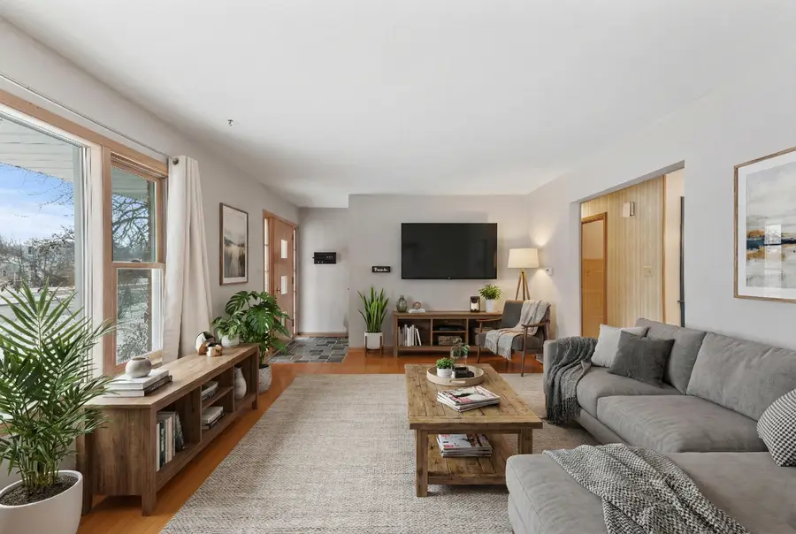 1922 W Mill Rd, Glendale, WI 53209 - Image #3