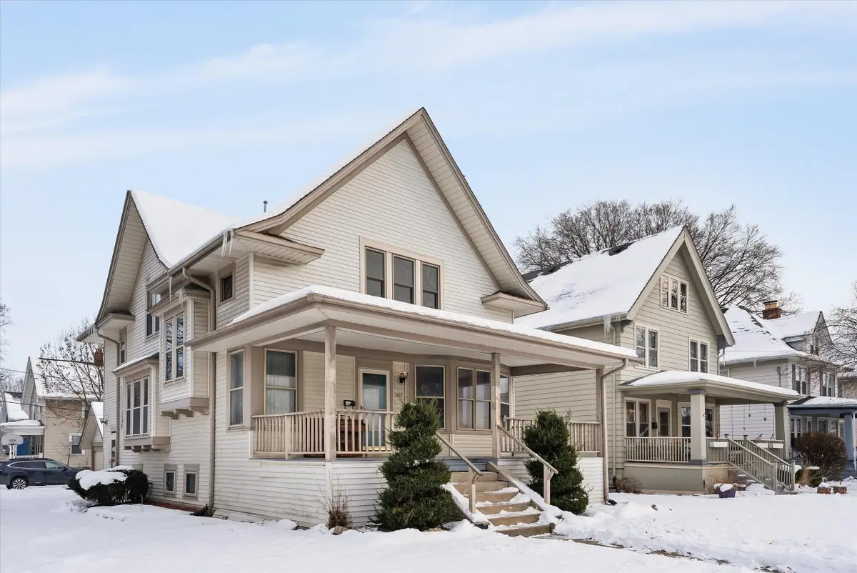 527 N Hartwell Ave, Waukesha, WI 53186 - Image #1