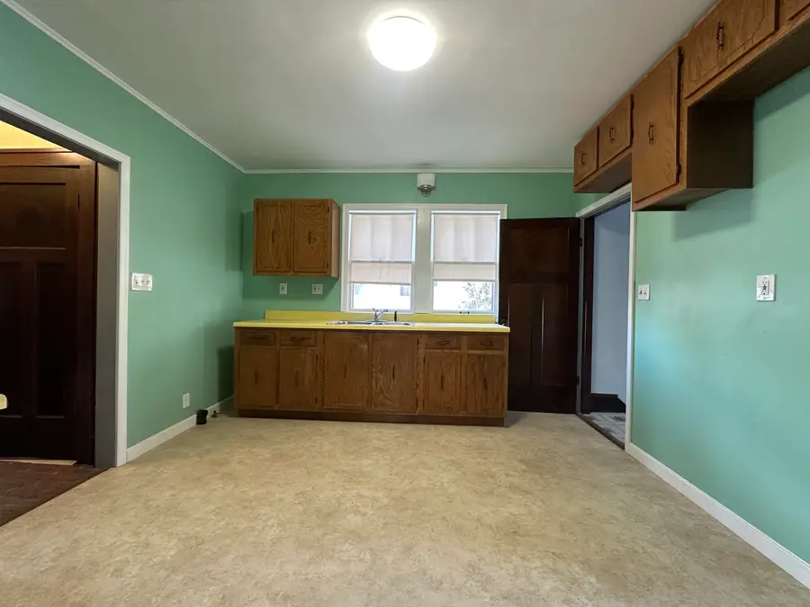 3826 E Cudahy Ave, Cudahy, WI 53110 - Image #3