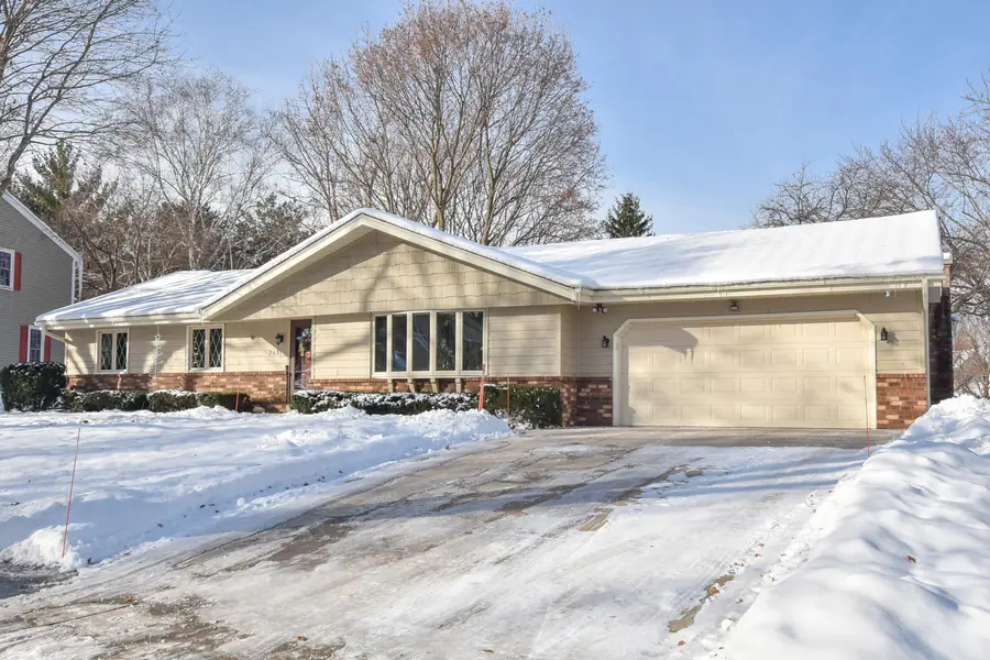 761 Crestwood Dr, Waukesha, WI 53188 - Image #2