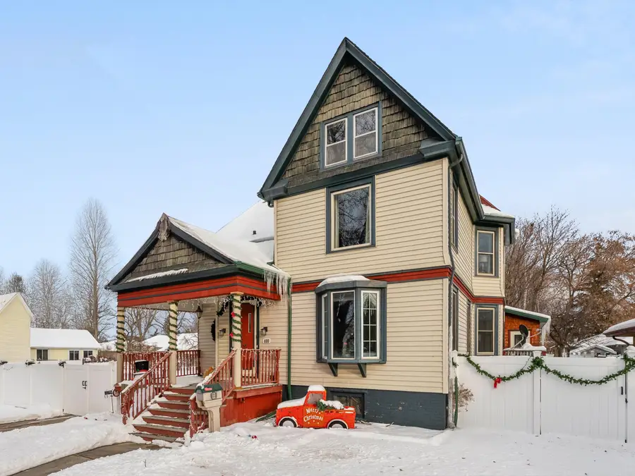 711 N 10th St, Manitowoc, WI 54220 - Image #2