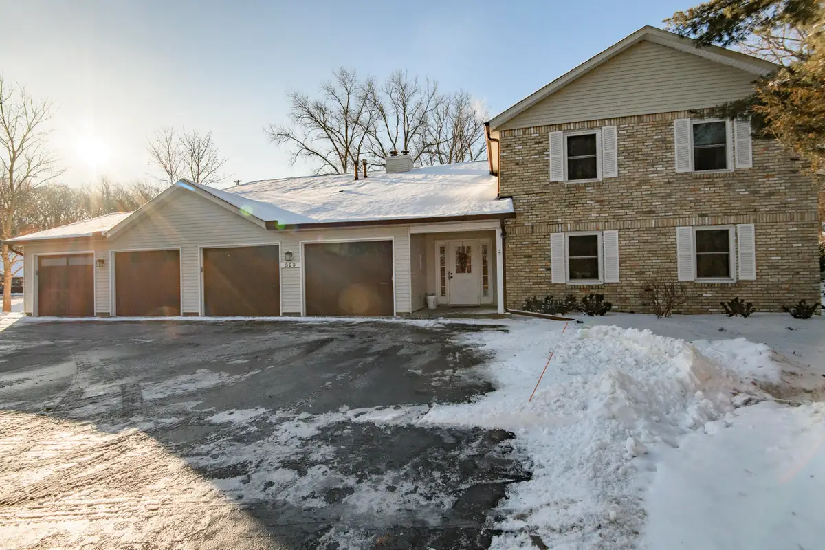 323 Riverview Dr, Delafield, WI 53018 - Image #1