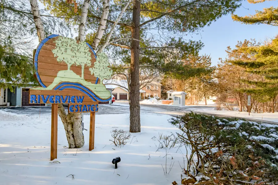 323 Riverview Dr, Delafield, WI 53018 - Image #3